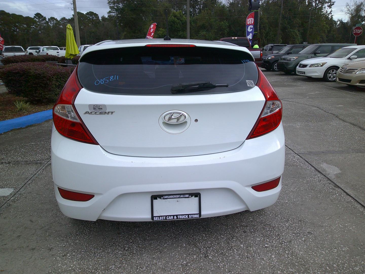 2012 WHITE HYUNDAI ACCENT (KMHCU5AE3CU) , located at 390 Hansen Avenue, Orange Park, FL, 32065, (904) 276-7933, 30.130497, -81.787529 - Photo#3